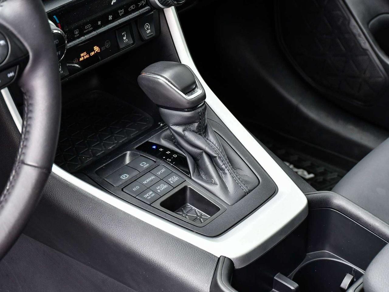 2025 Toyota RAV4 XLE AWD Photo