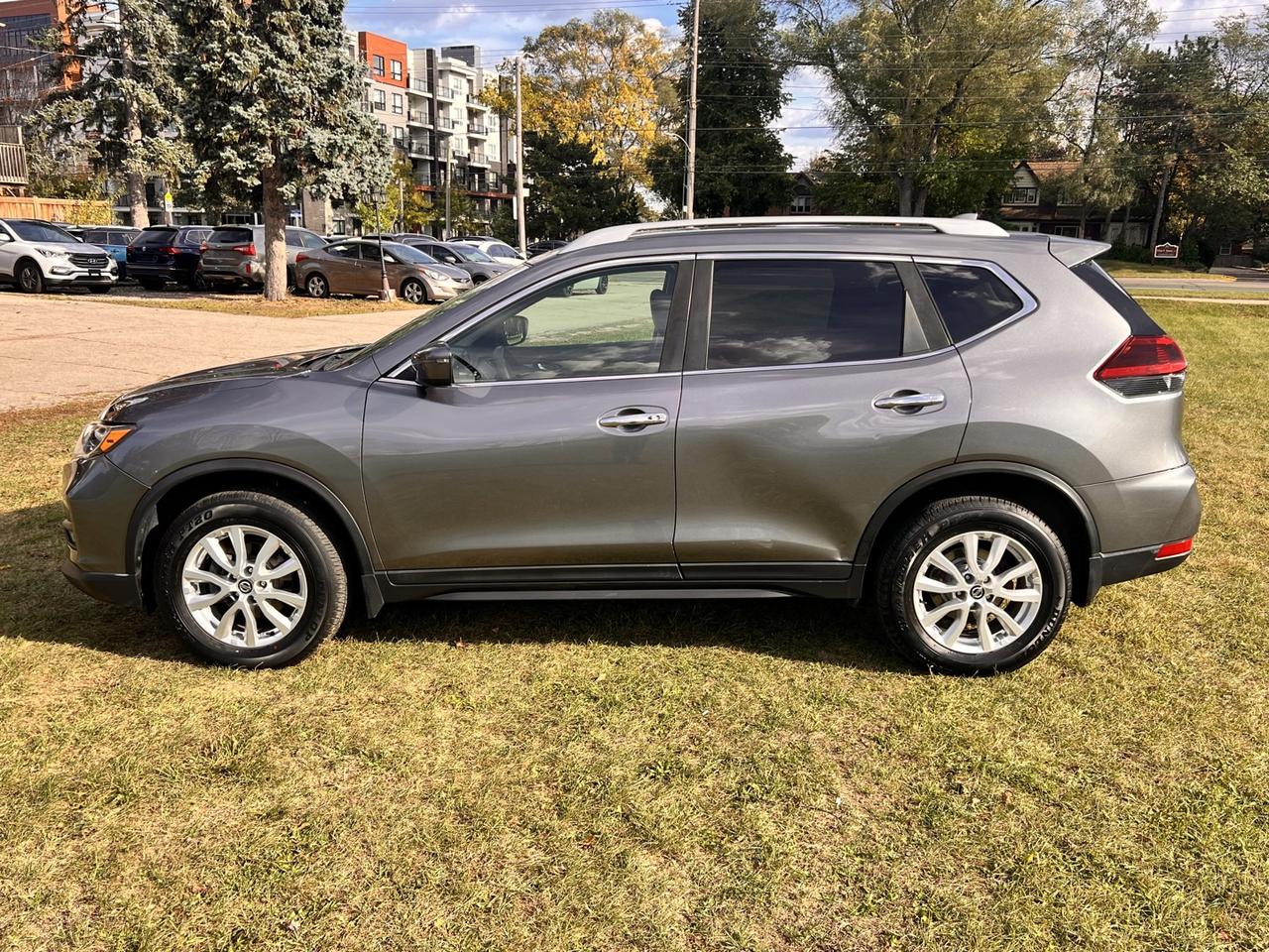2018 Nissan Rogue SV AWD *Panoramic Roof Photo2