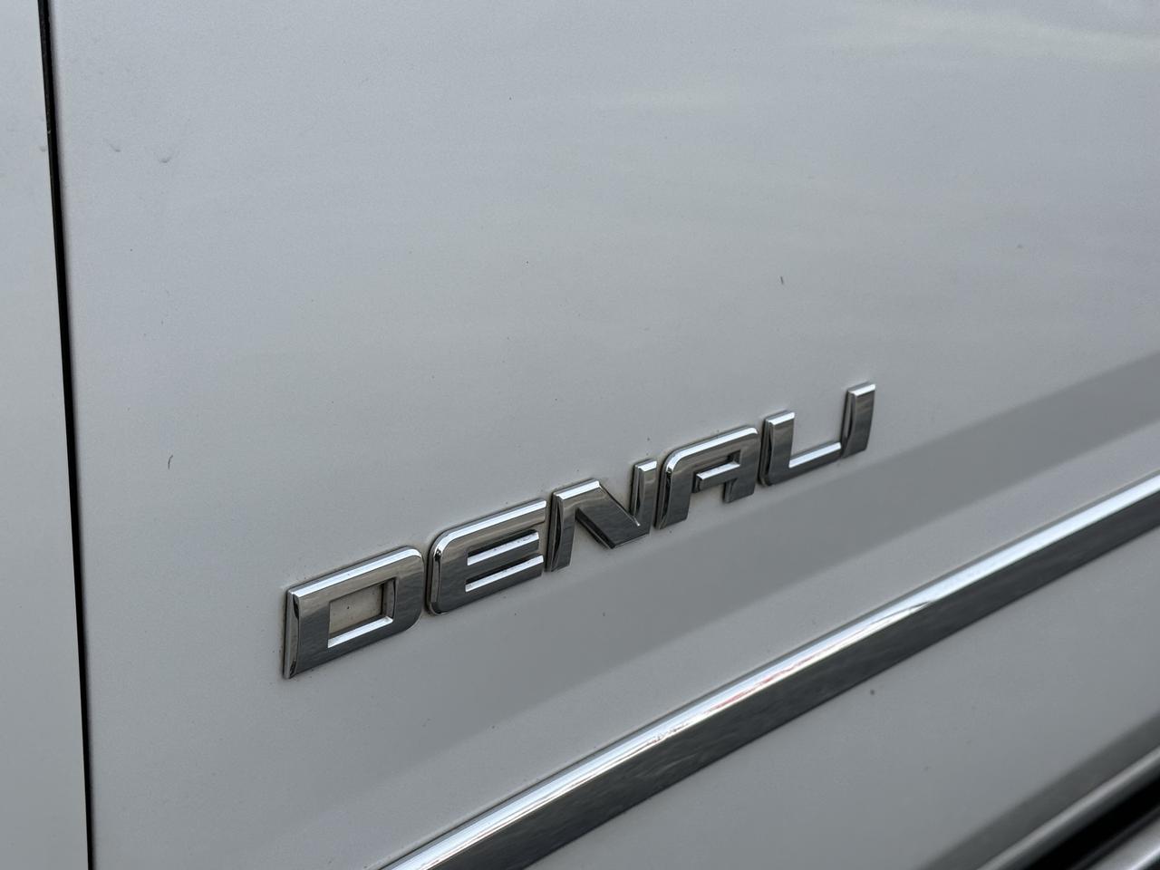 2018 GMC Yukon XL 4WD 4DR DENALI Photo