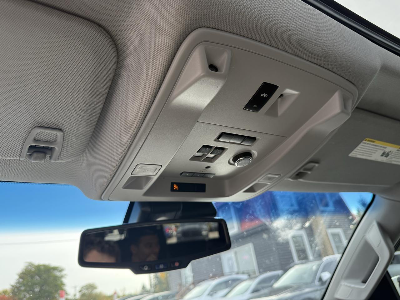 2018 GMC Yukon XL 4WD 4DR DENALI Photo