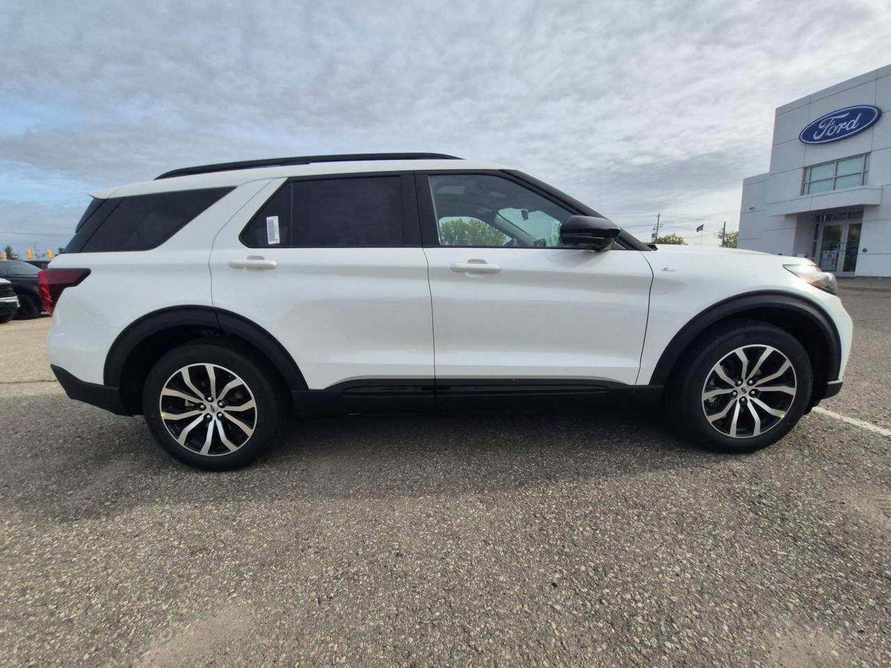 2027 Ford Explorer ST-Line 4WD Photo3