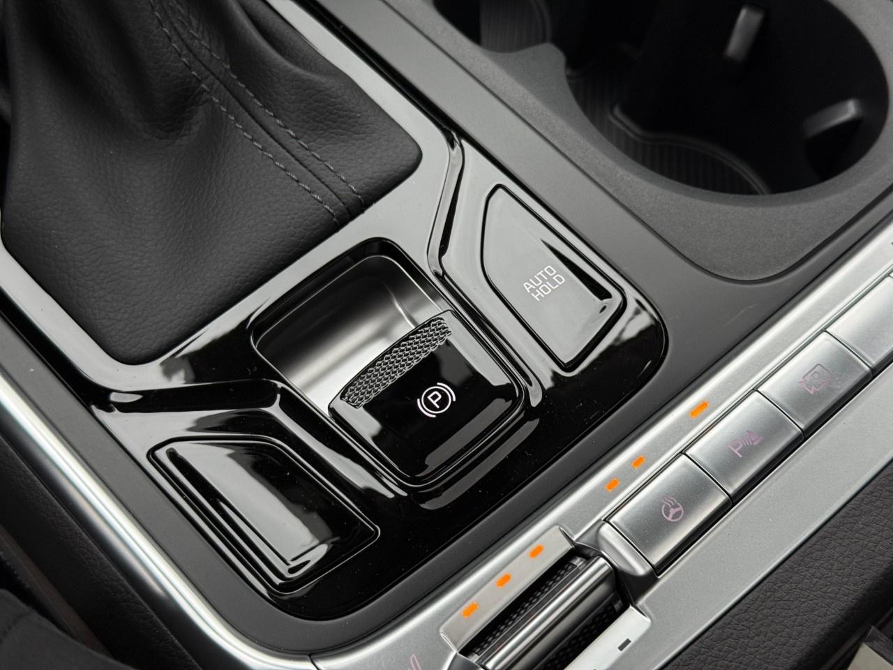 2027 Kia Carnival SX  FWD Photo