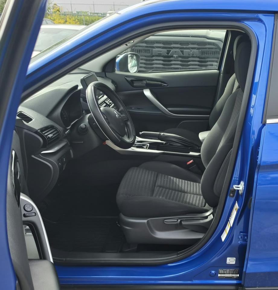 2024 Mitsubishi Eclipse Cross ES / NO ACCIDENTS / 1 OWNER / AWD / HTD SEATS Photo3