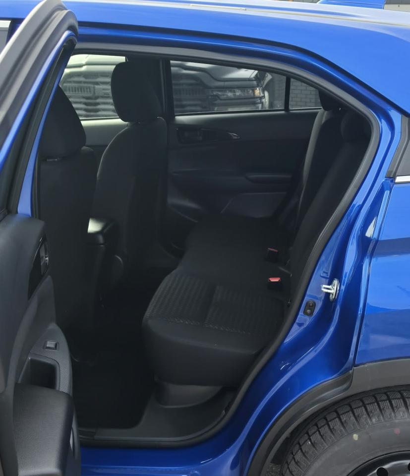 2024 Mitsubishi Eclipse Cross ES / NO ACCIDENTS / 1 OWNER / AWD / HTD SEATS Photo4