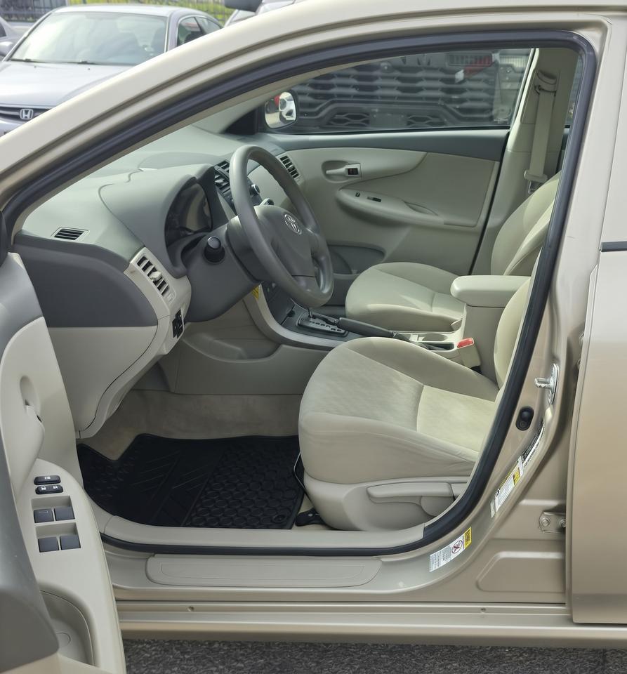 2010 Toyota Corolla CE / NO ACCIDENTS / 1 OWNER / CRUISE / AC / AUTO Photo3