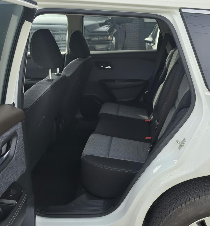 2023 Nissan Rogue SV / NO ACCIDENTS / PANO ROOF / 360 CAM / PWR SEAT Photo