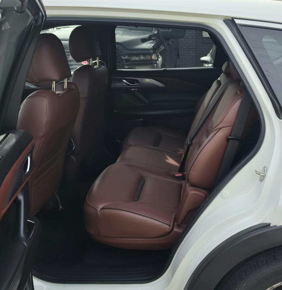 2017 Mazda CX-9 SIGNATURE / NO ACCIDENTS / LEATHER / ROOF / NAV Photo4