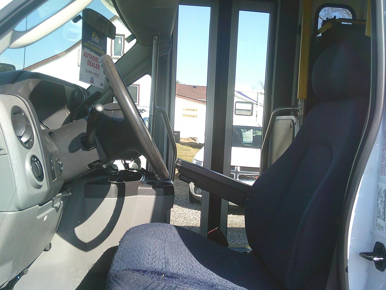 2017 Ford Econoline E-350 Super Duty Bus 158 DRW 7 PASS + WHEELCHAIR Photo