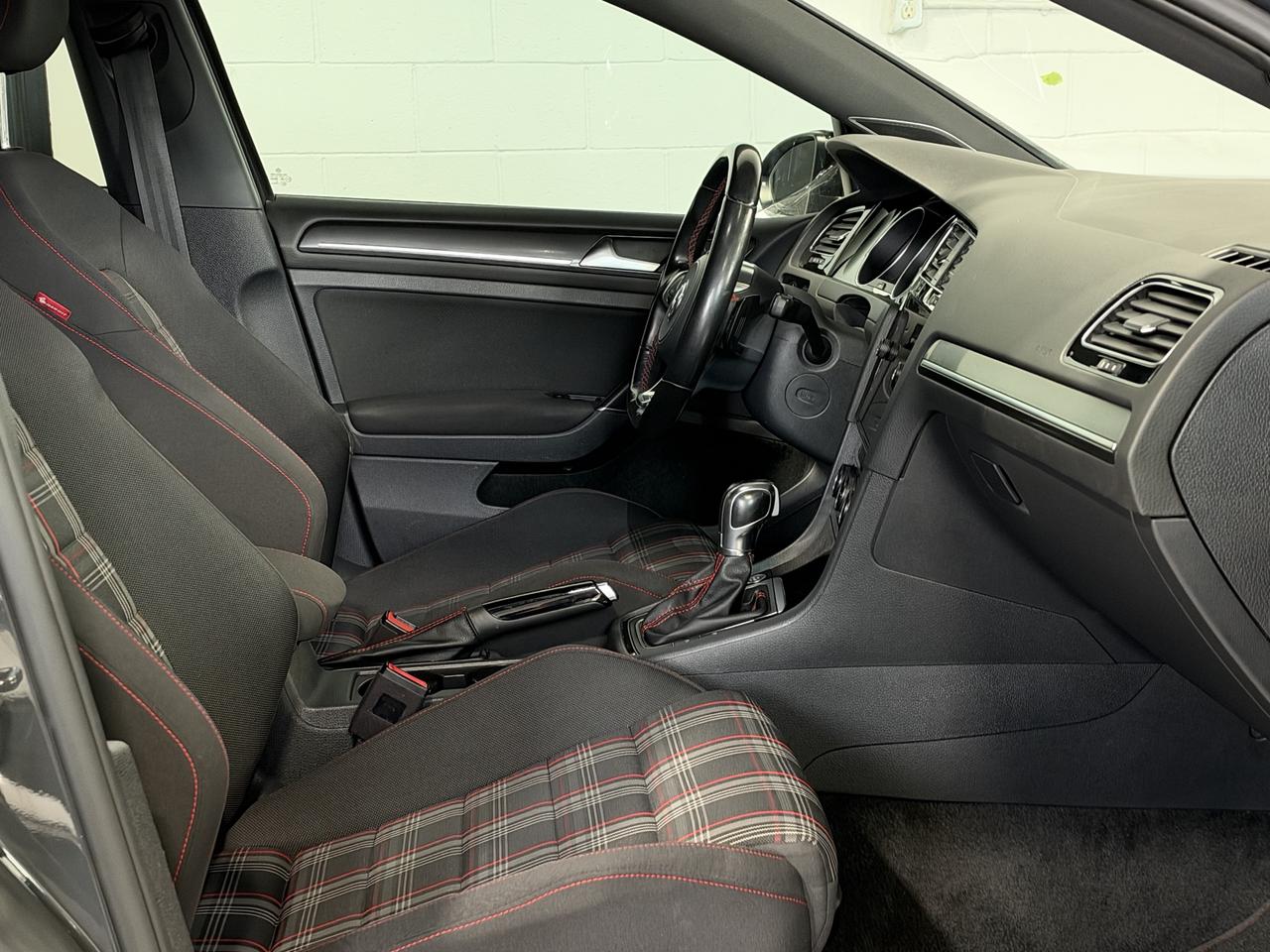 2019 Volkswagen Golf Autobahn Photo