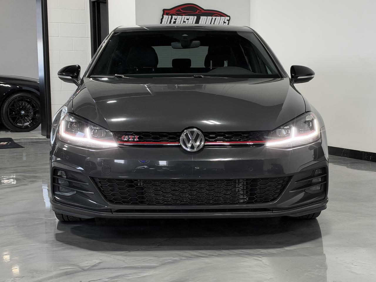 2019 Volkswagen Golf Autobahn Photo1
