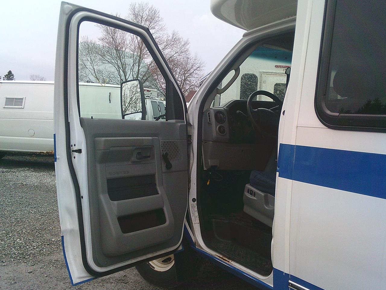 2017 Ford Econoline E-350 Super Duty Bus 158 DRW 7 PASS + WHEELCHAIR Photo