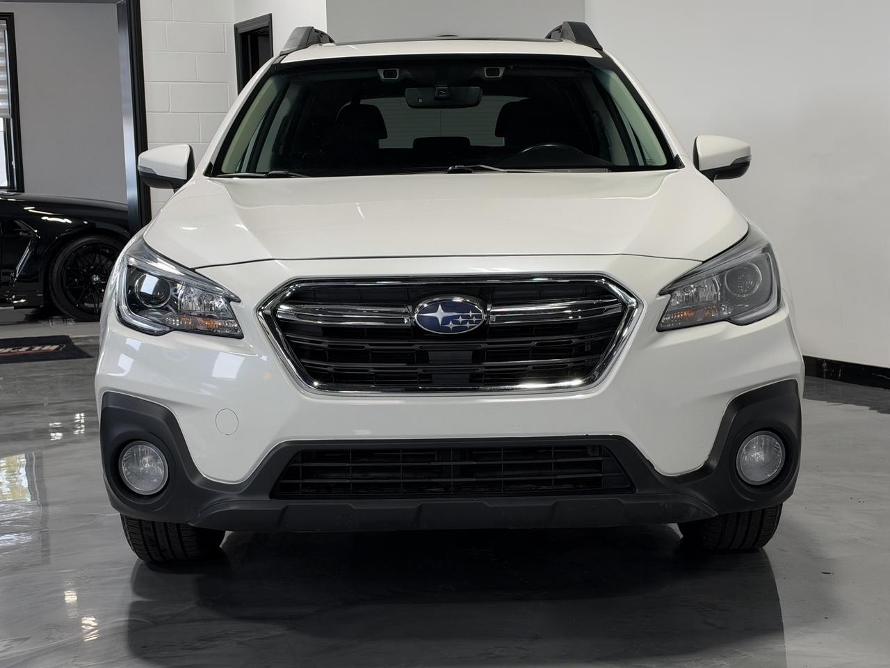 2018 Subaru Outback Touring Photo1