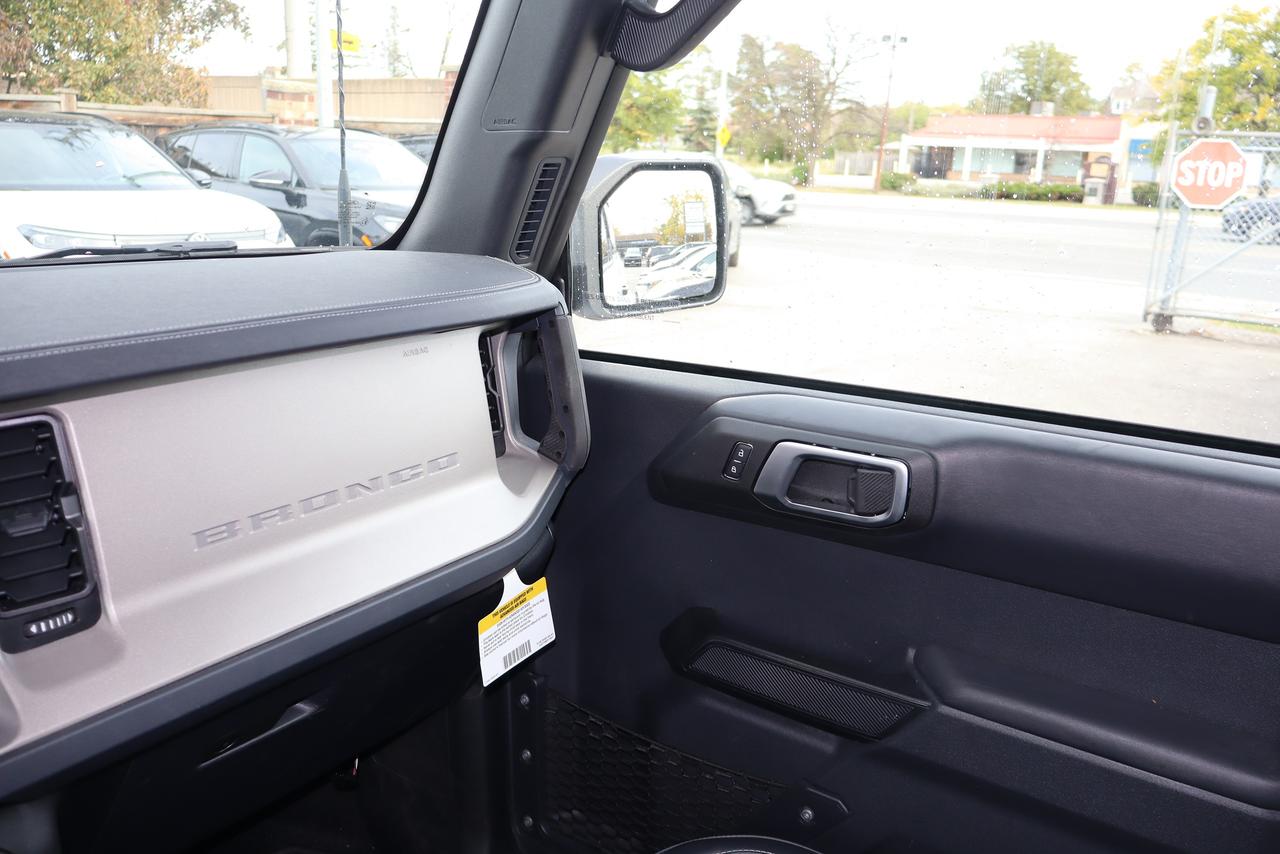 2026 Ford Bronco OUTER BANKS 4 DOOR 4X4 Photo
