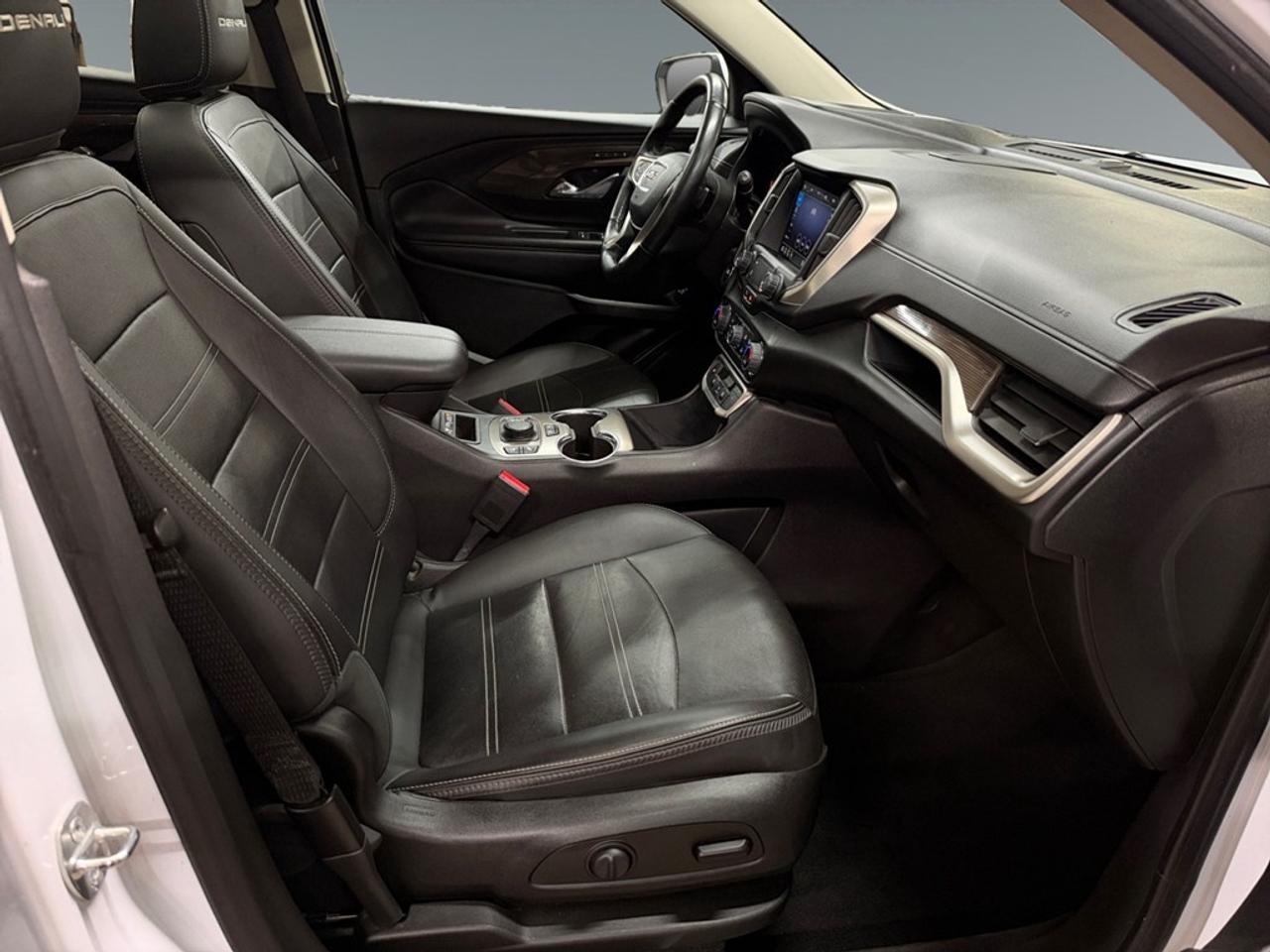 2023 GMC Terrain Awd 4dr Denali Photo