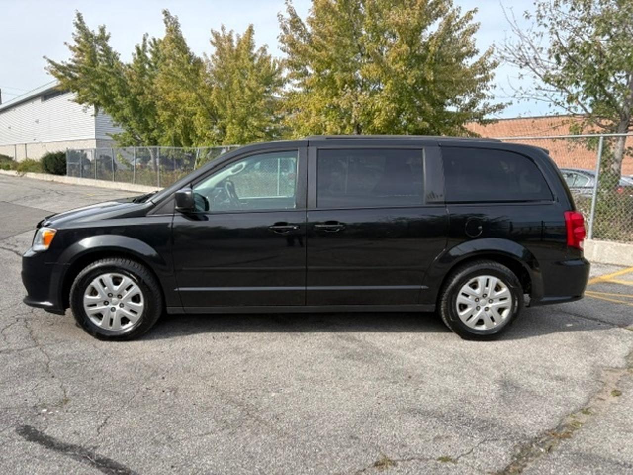2017 Dodge Grand Caravan SXT **1 OWNER-BLUETOOTH-CERTIFIED-WE FINANCE** Photo1