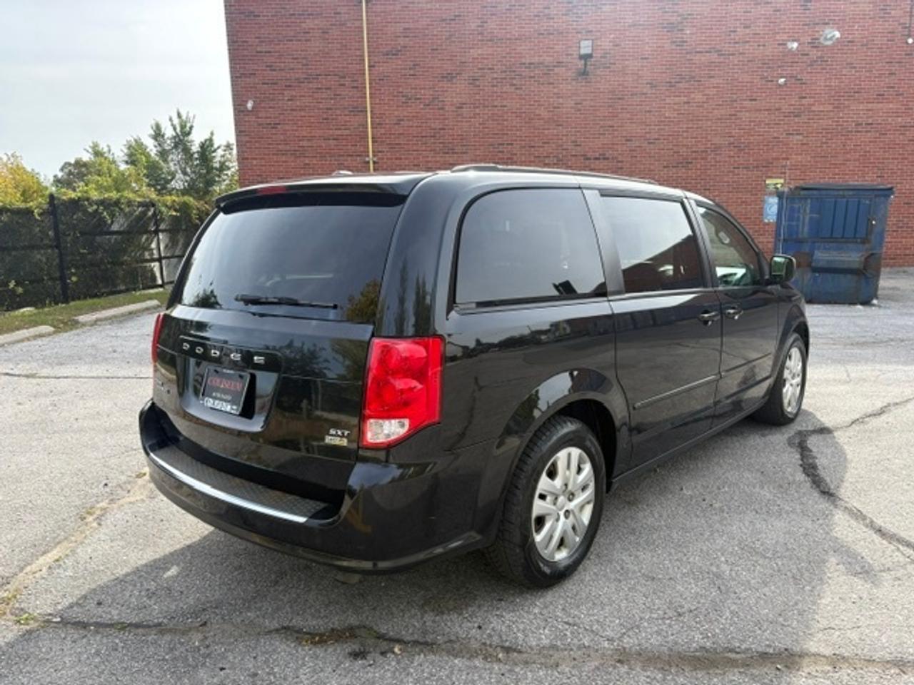2017 Dodge Grand Caravan SXT **1 OWNER-BLUETOOTH-CERTIFIED-WE FINANCE** Photo4