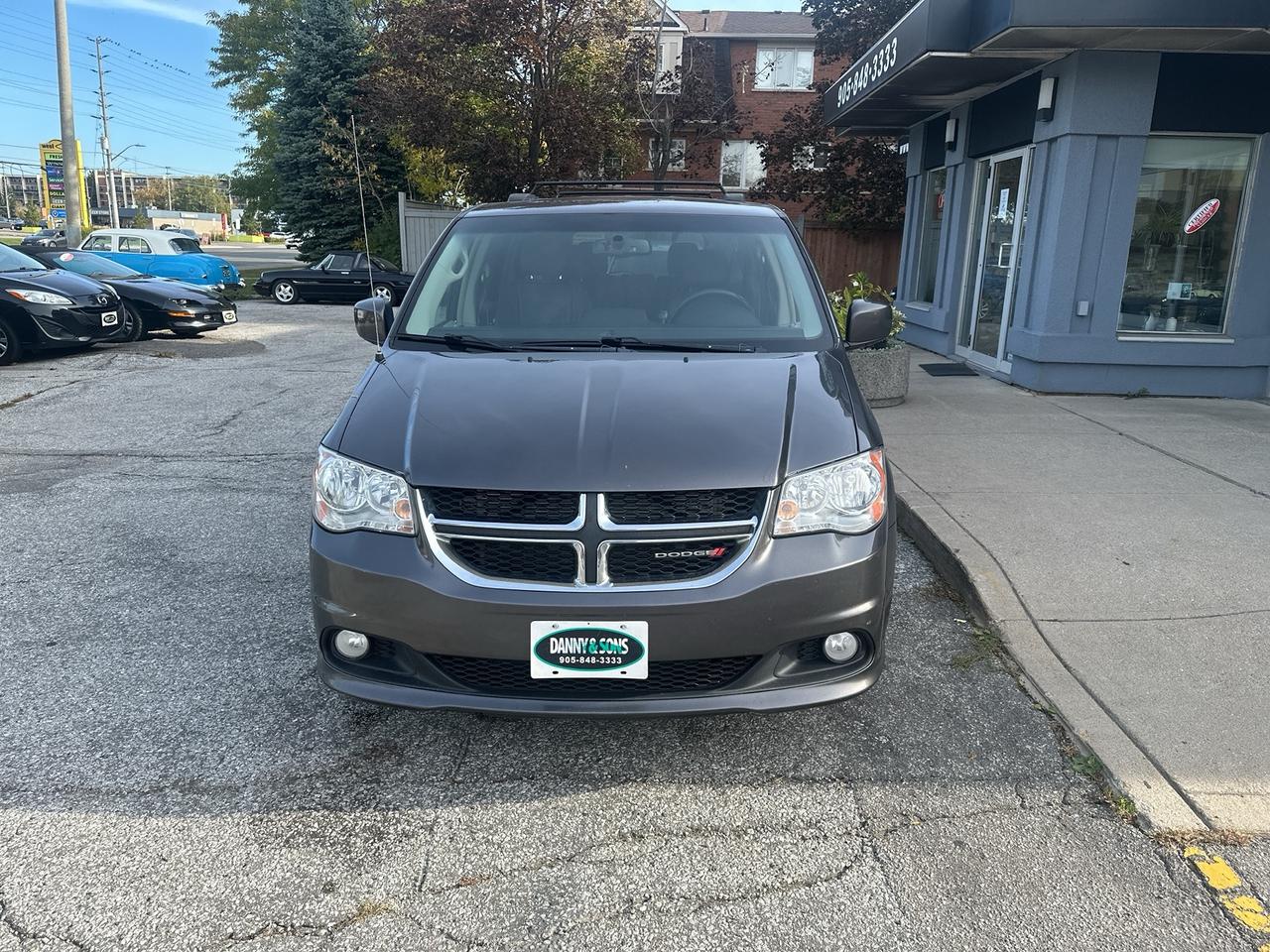 2017 Dodge Grand Caravan Crew Plus Photo1