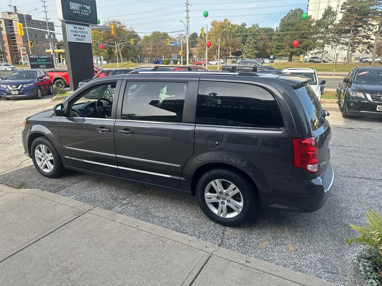 2017 Dodge Grand Caravan Crew Plus Photo4