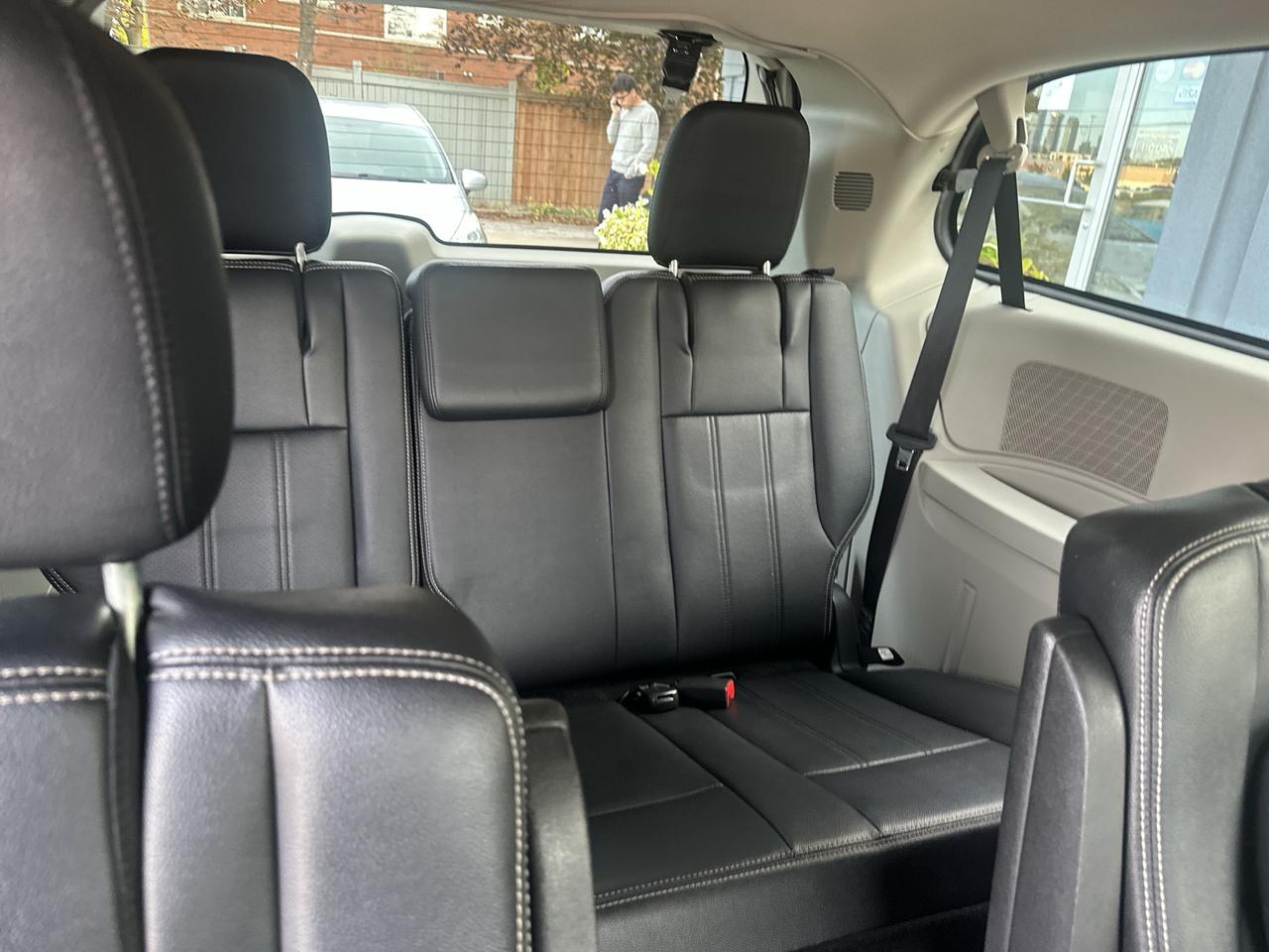 2017 Dodge Grand Caravan Crew Plus Photo