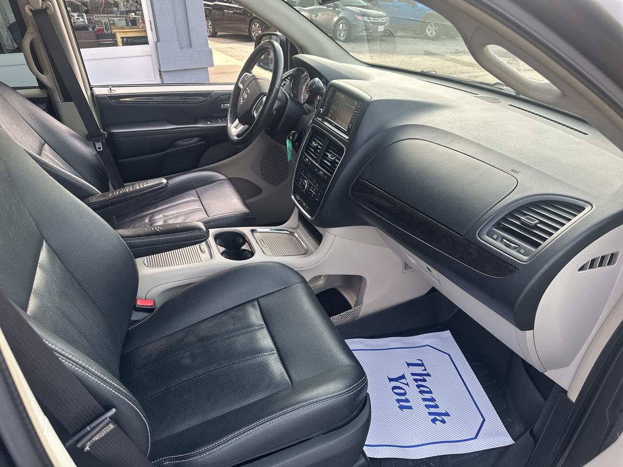 2017 Dodge Grand Caravan Crew Plus Photo
