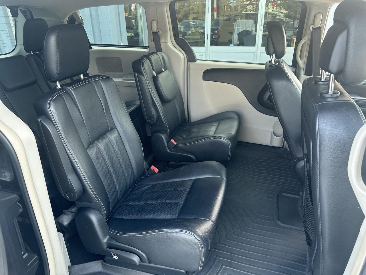2017 Dodge Grand Caravan Crew Plus Photo