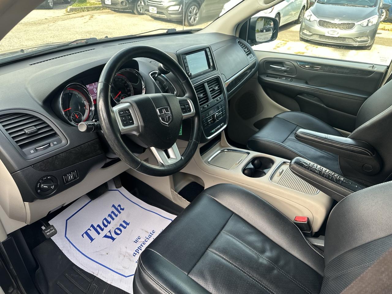 2017 Dodge Grand Caravan Crew Plus Photo