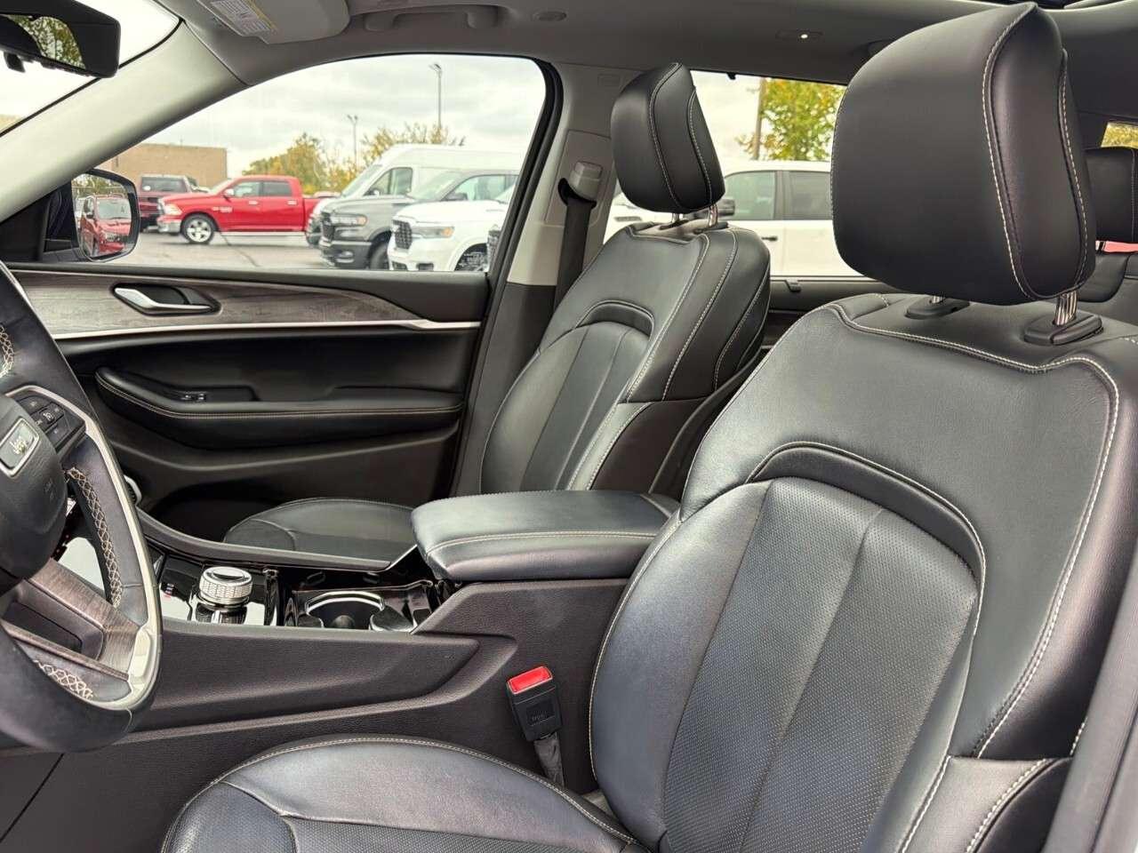 2022 Jeep Grand Cherokee LIMITED 4X4 Photo