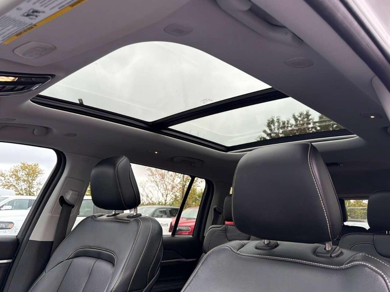 2022 Jeep Grand Cherokee LIMITED 4X4 Photo