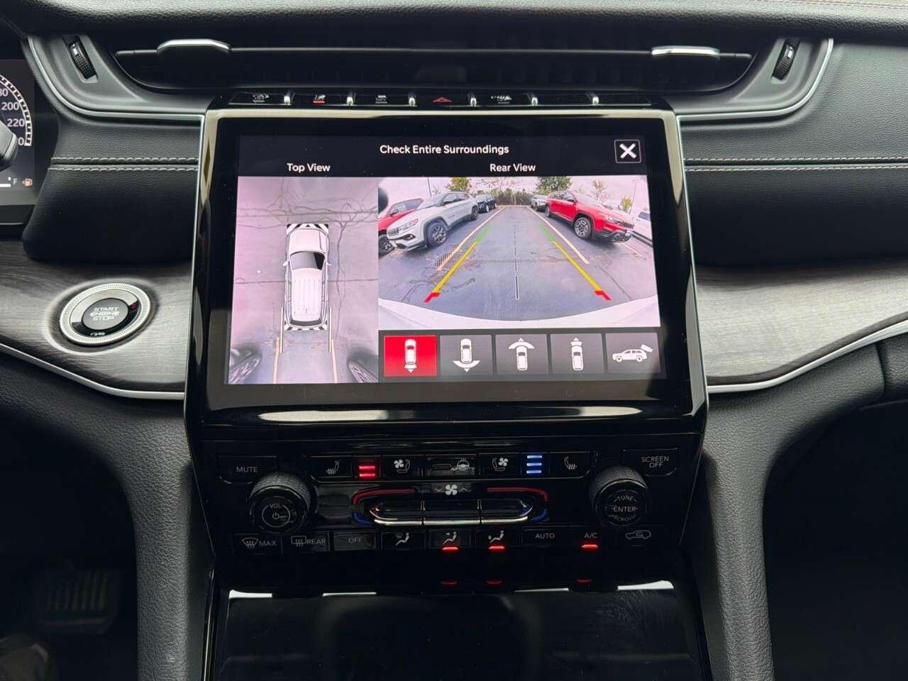 2022 Jeep Grand Cherokee LIMITED 4X4 Photo