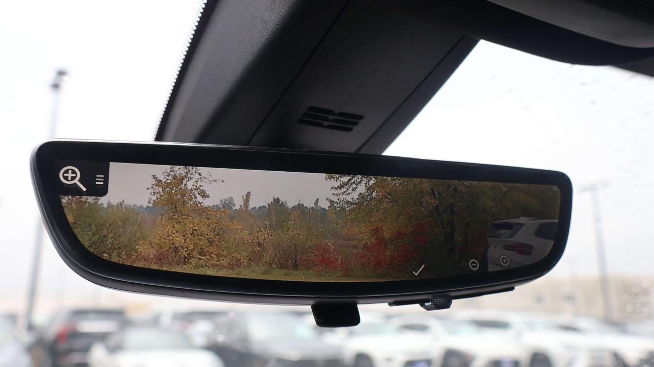 2023 Chevrolet Traverse LT Cloth | Power Liftgate | Remote Start Photo