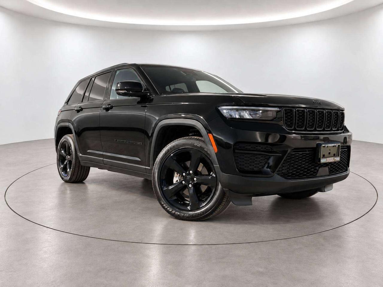 2024 Jeep Grand Cherokee Altitude | Heated Seats |Sunroof |SafetyTech | 4X4 Photo