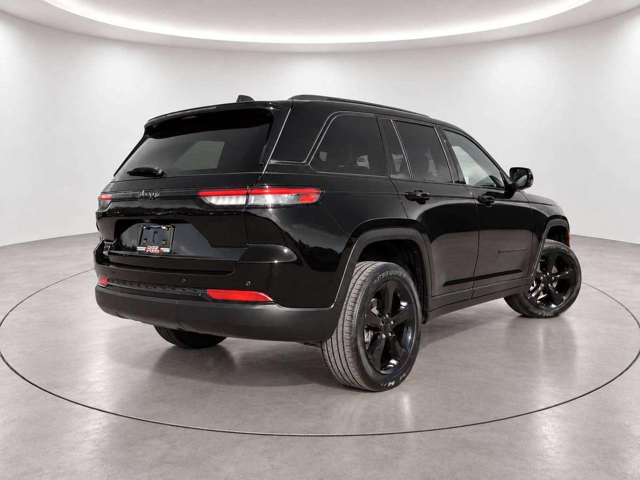 2024 Jeep Grand Cherokee Altitude | Heated Seats |Sunroof |SafetyTech | 4X4 Photo