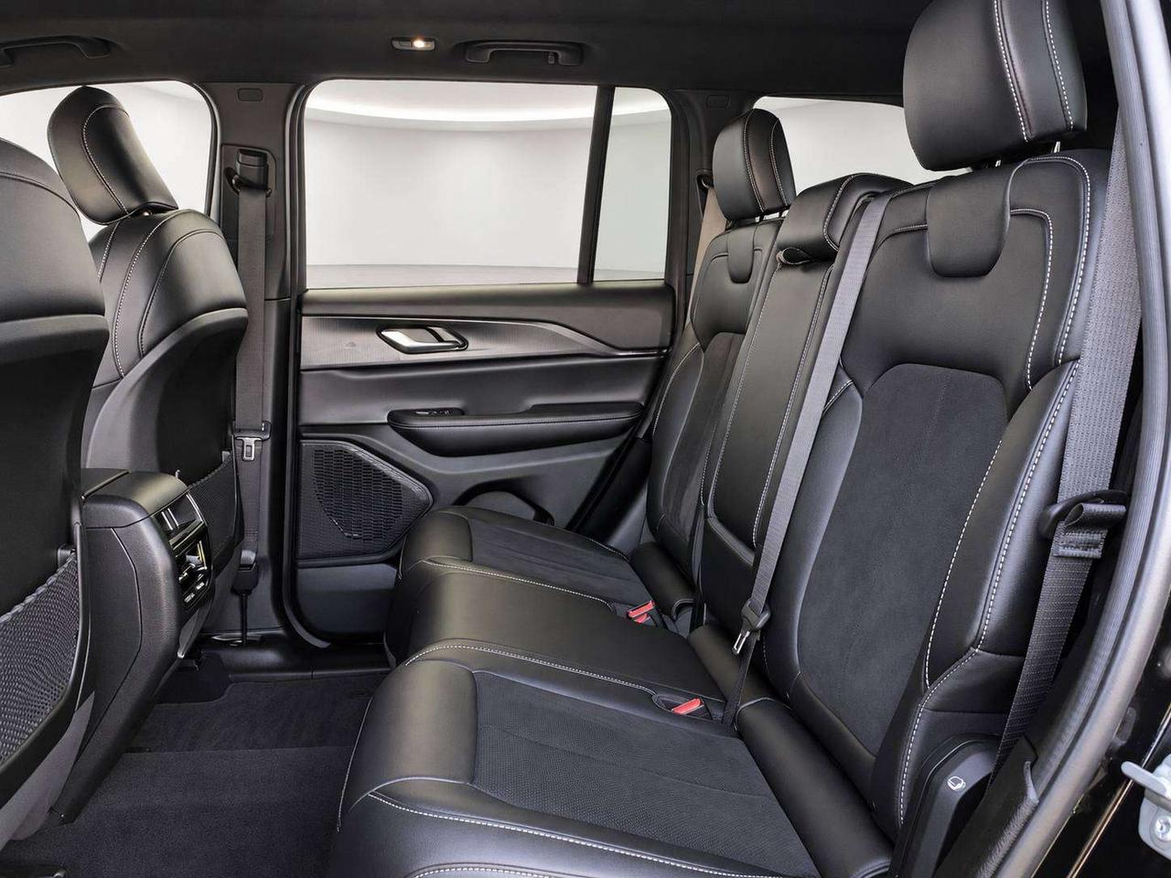 2024 Jeep Grand Cherokee Altitude | Heated Seats |Sunroof |SafetyTech | 4X4 Photo