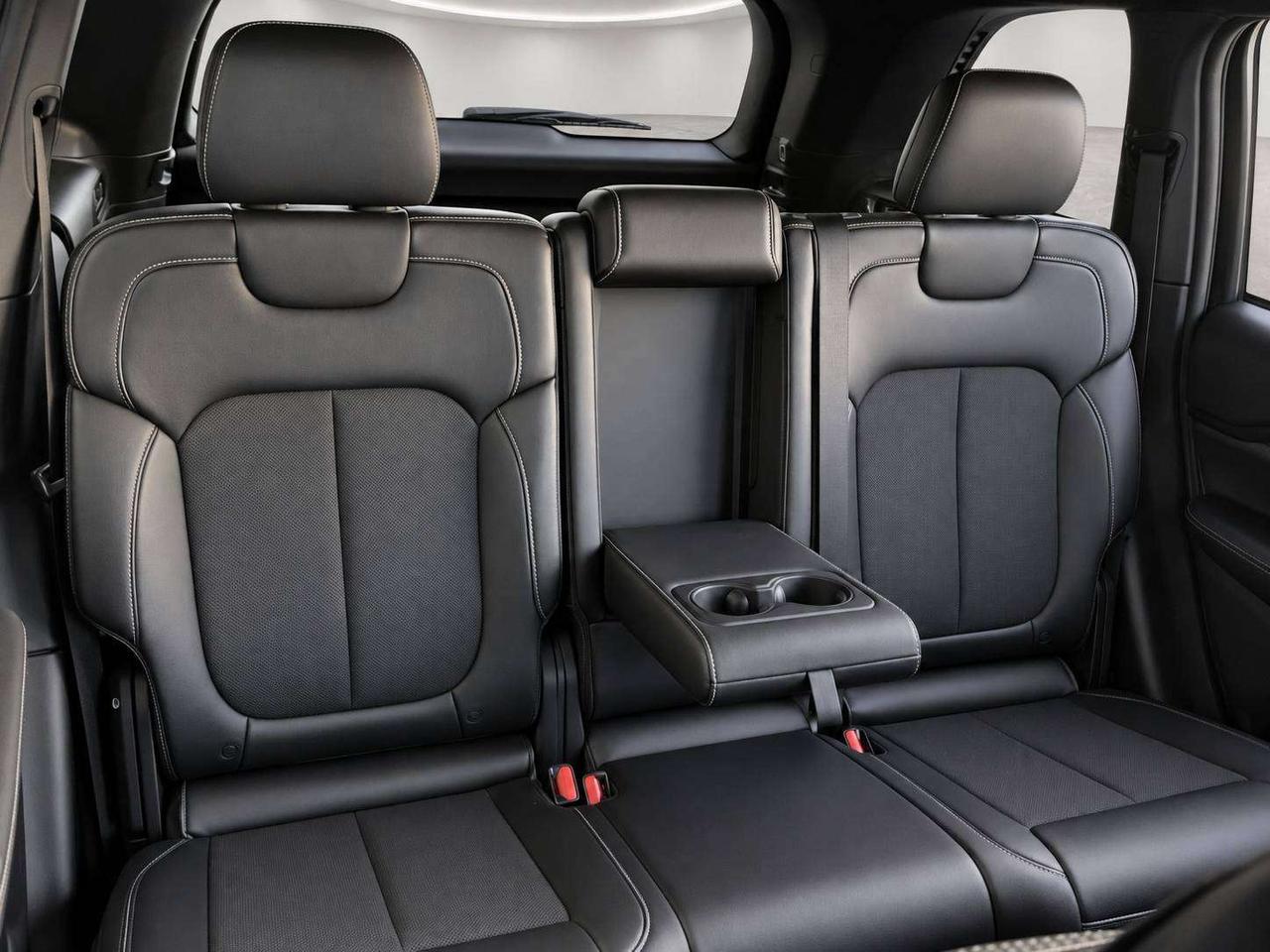 2024 Jeep Grand Cherokee Altitude | Heated Seats |Sunroof |SafetyTech | 4X4 Photo