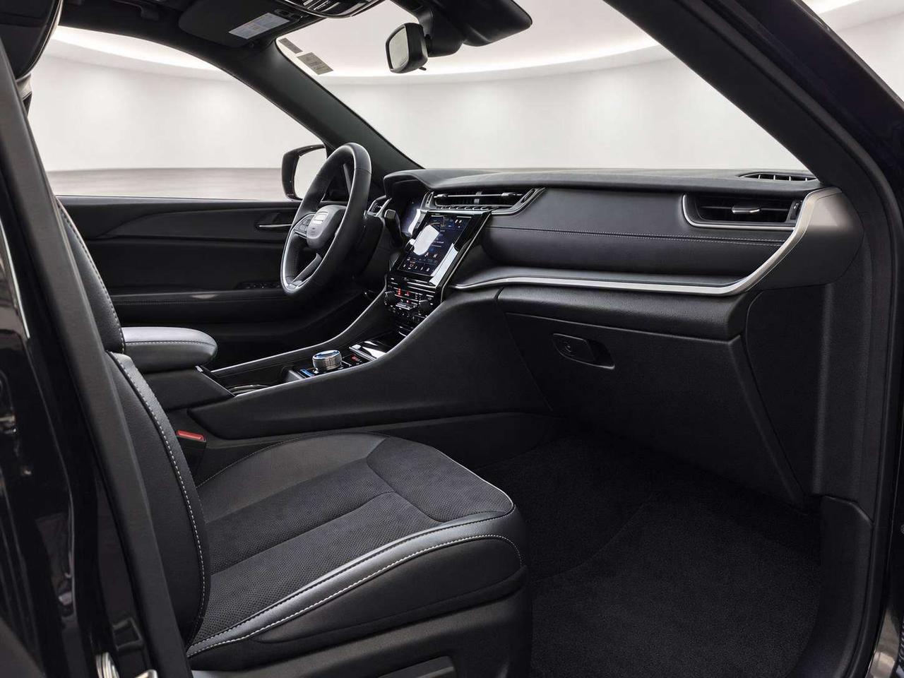 2024 Jeep Grand Cherokee Altitude | Heated Seats |Sunroof |SafetyTech | 4X4 Photo