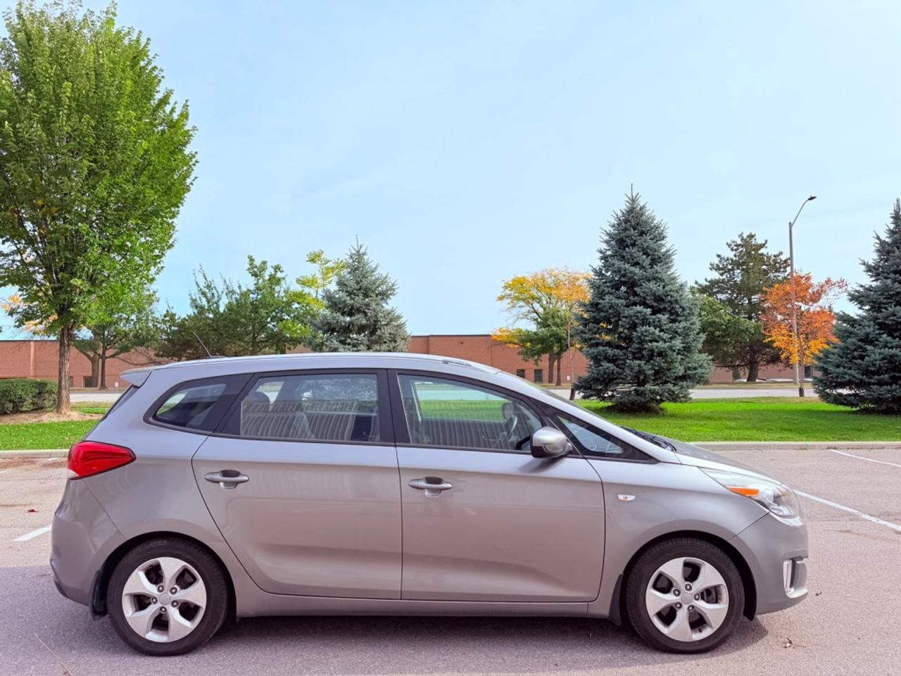 2014 Kia Rondo LX Photo