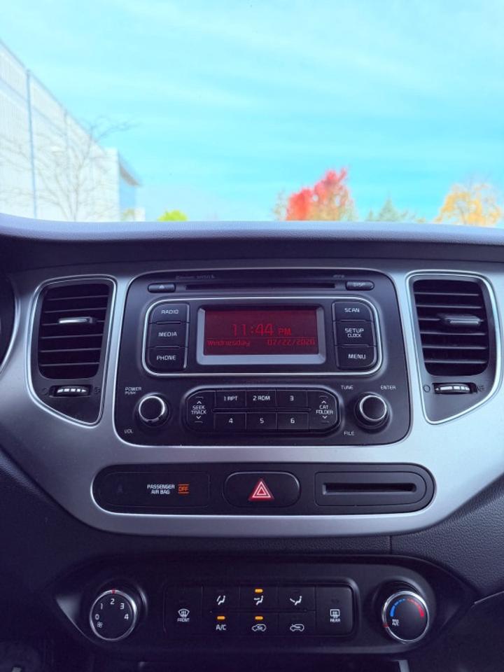 2014 Kia Rondo LX Photo