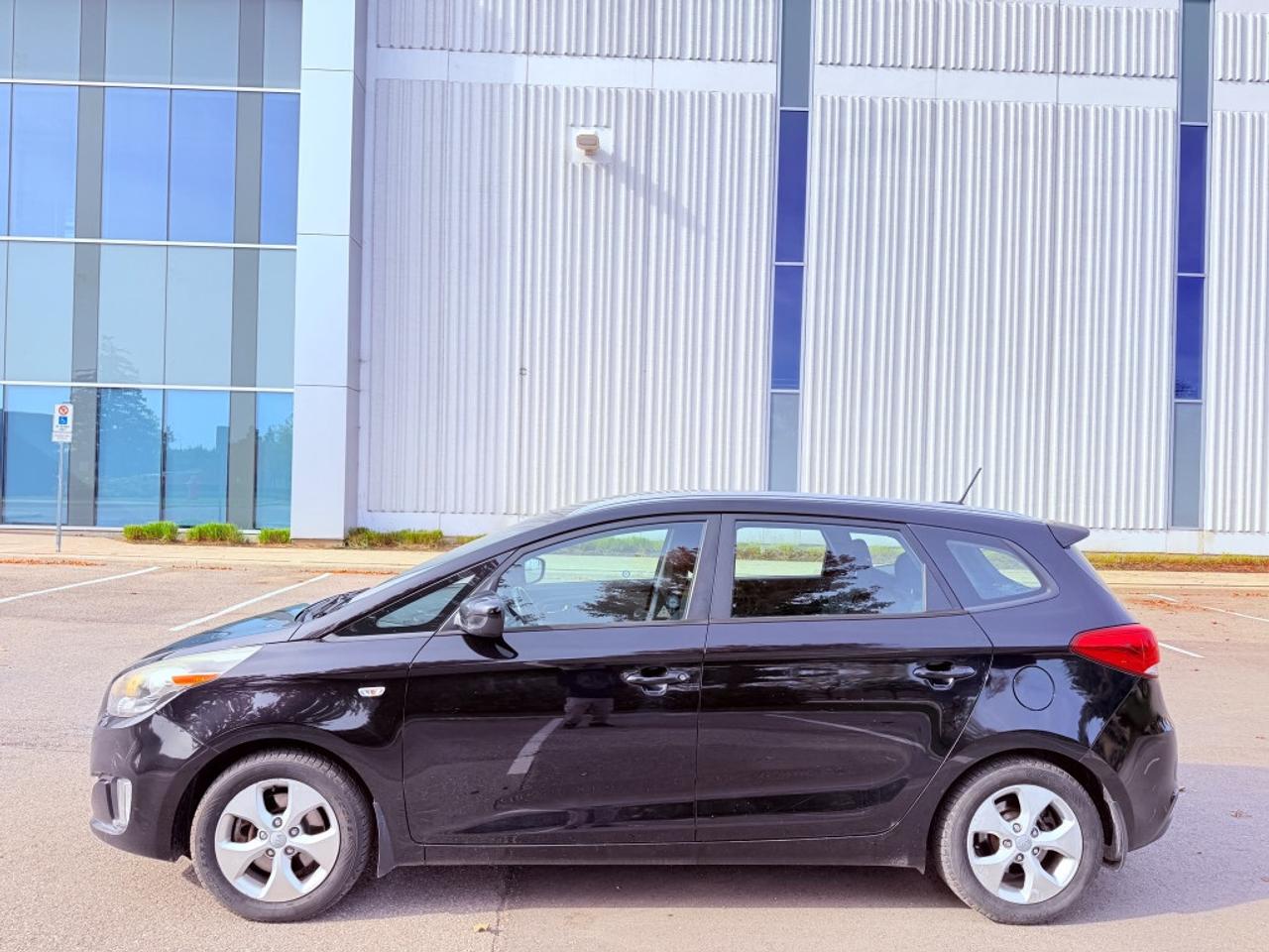2014 Kia Rondo LX Photo