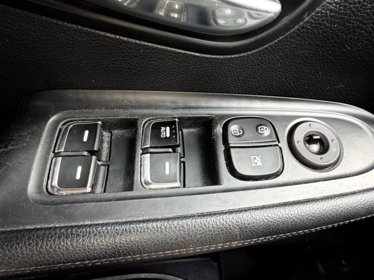 2014 Kia Rondo LX Photo