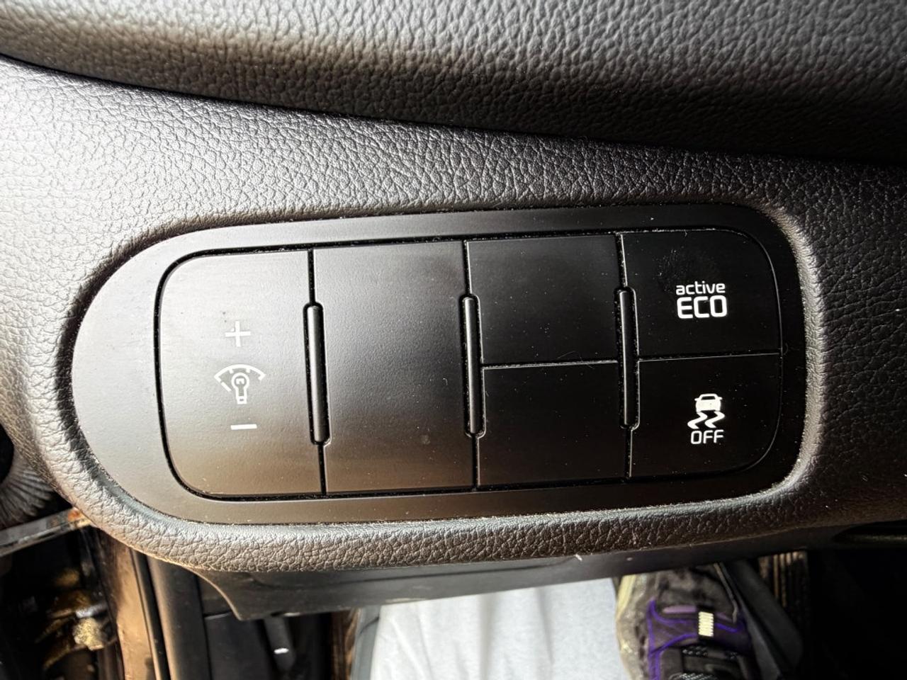 2014 Kia Rondo LX Photo