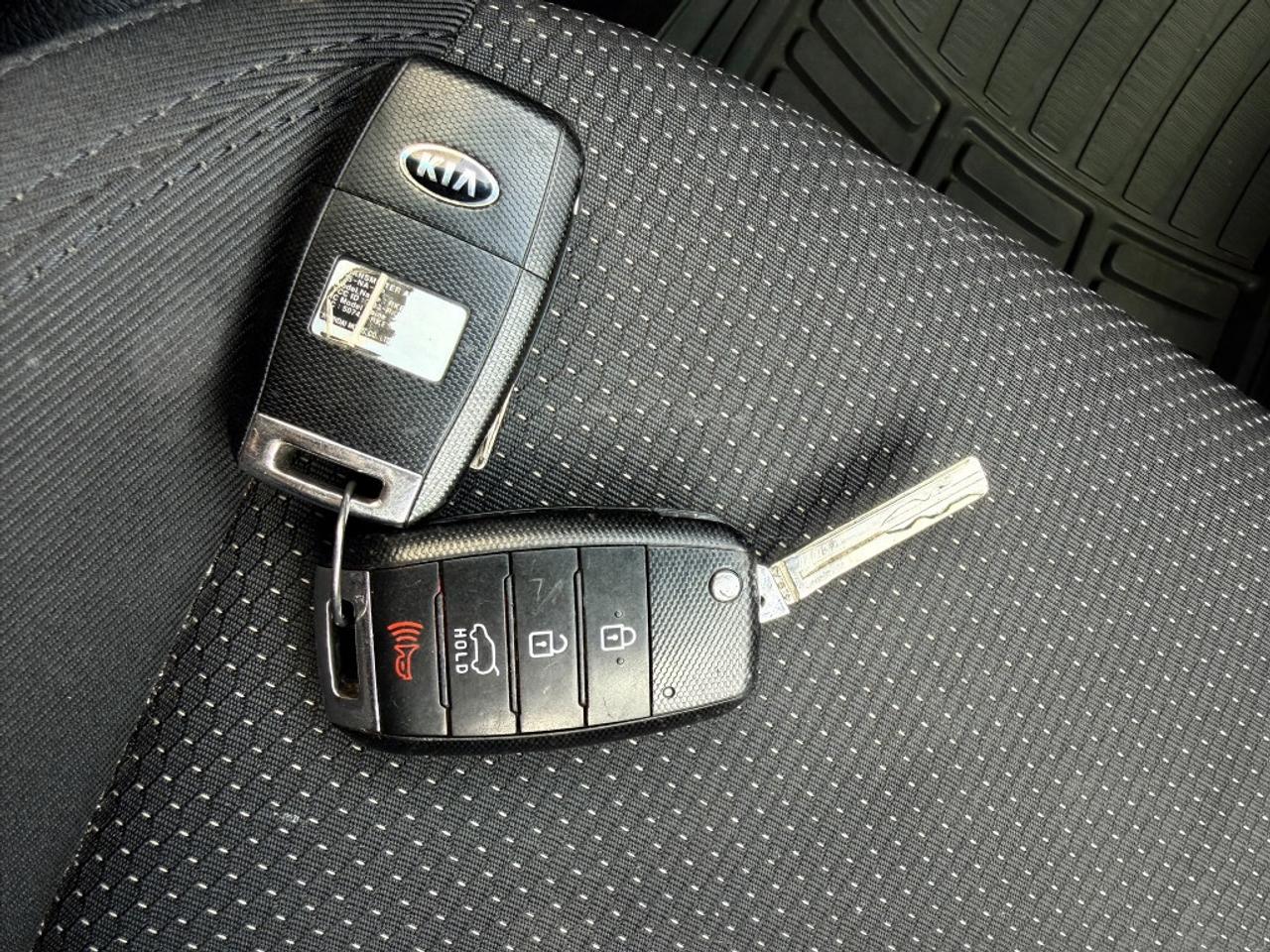 2014 Kia Rondo LX Photo