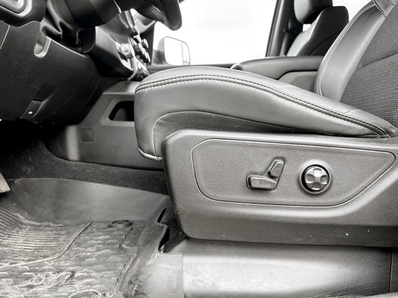 2019 RAM 1500 Sport  **CLEAN CARFAX - LOW KMS** Photo