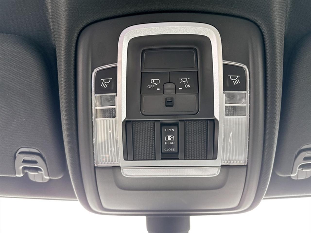 2019 RAM 1500 Sport  **CLEAN CARFAX - LOW KMS** Photo