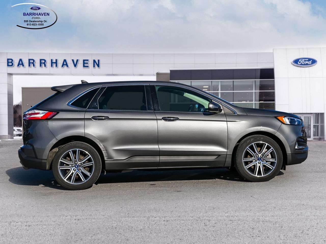 2022 Ford Edge Titanium Photo5