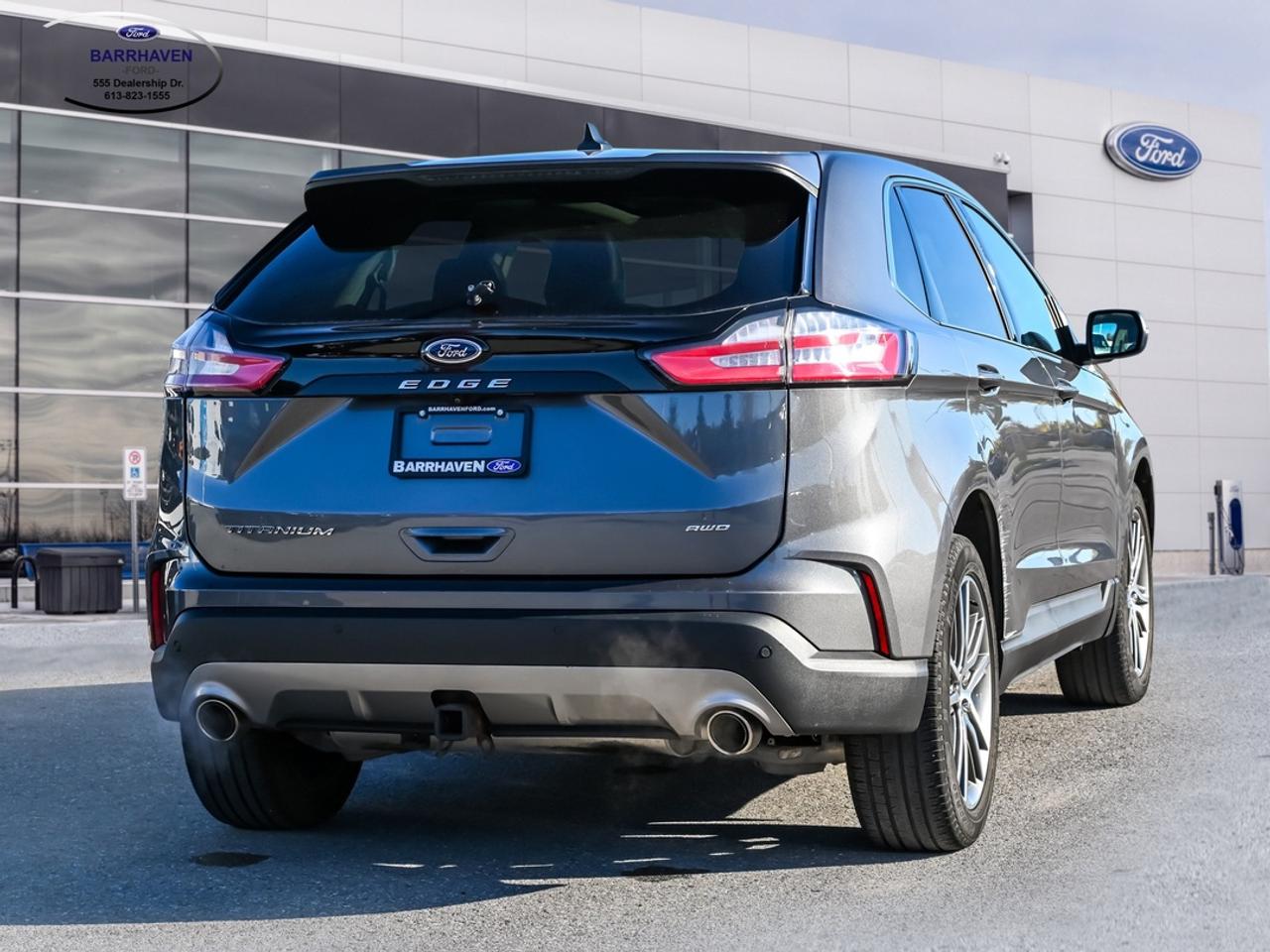 2022 Ford Edge Titanium Photo3