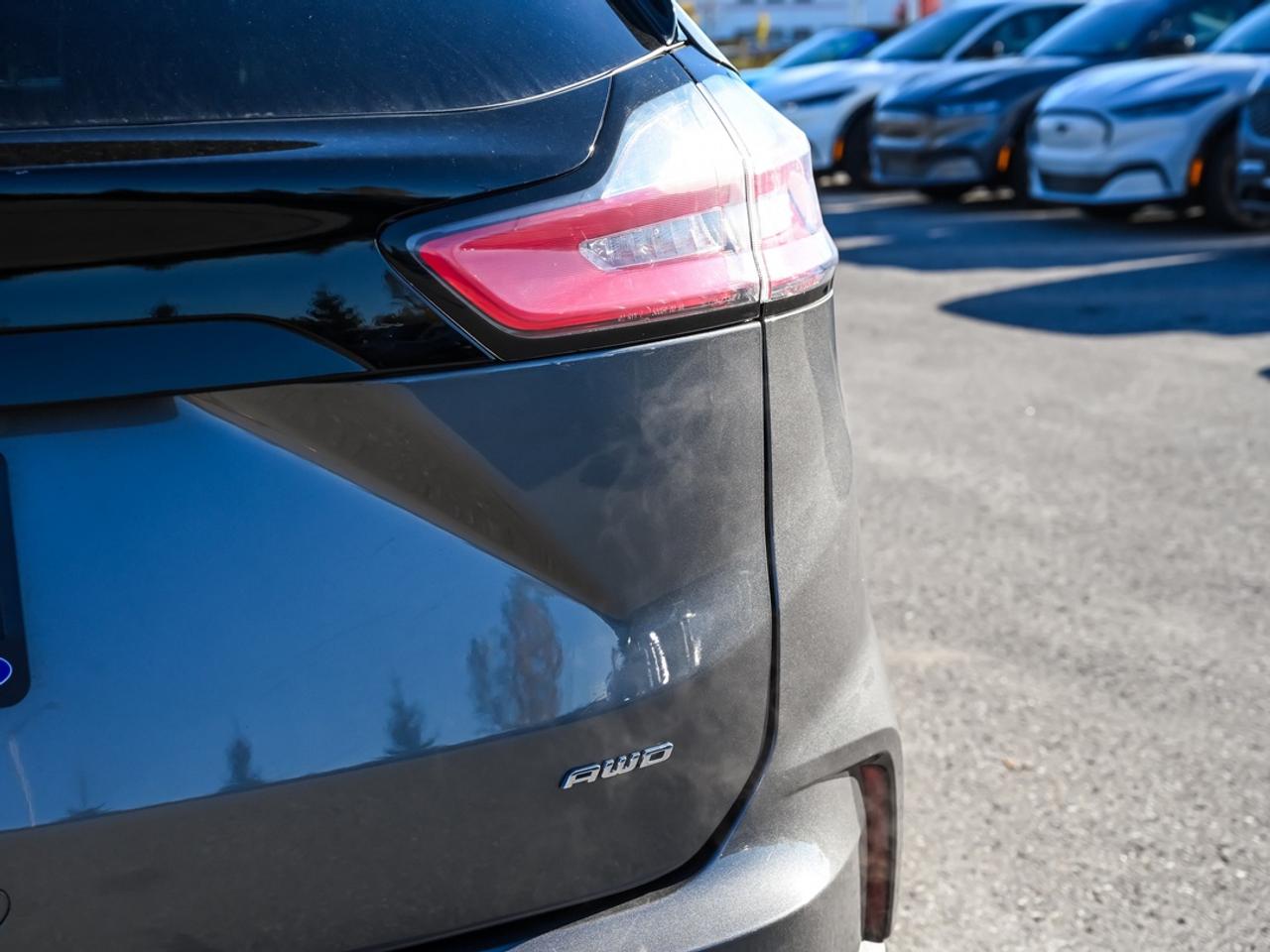 2022 Ford Edge Titanium Photo