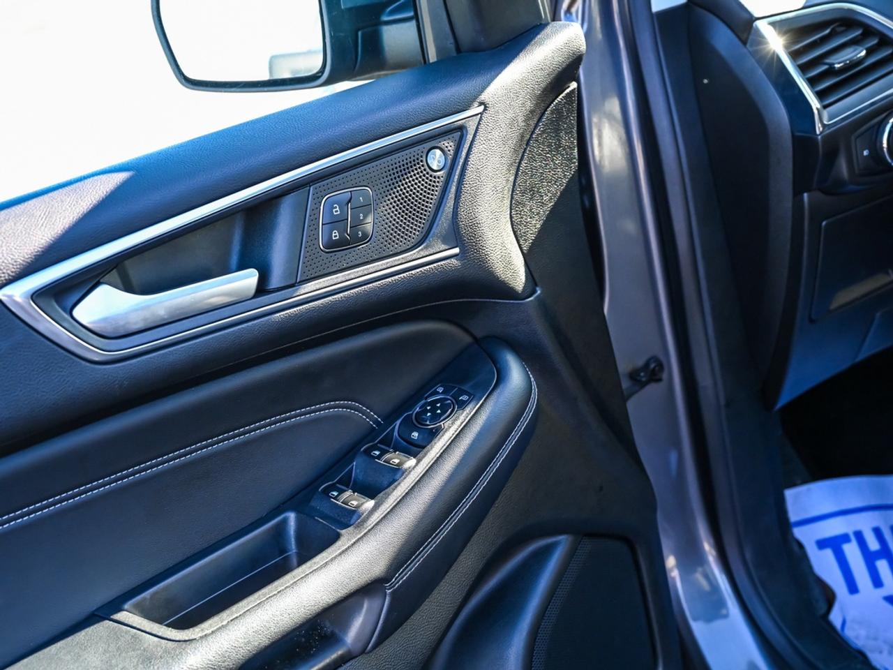 2022 Ford Edge Titanium Photo