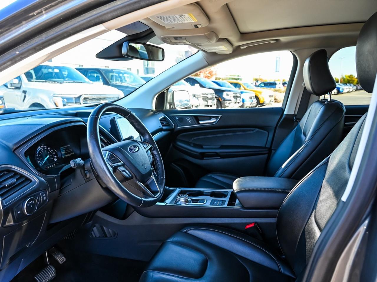 2022 Ford Edge Titanium Photo