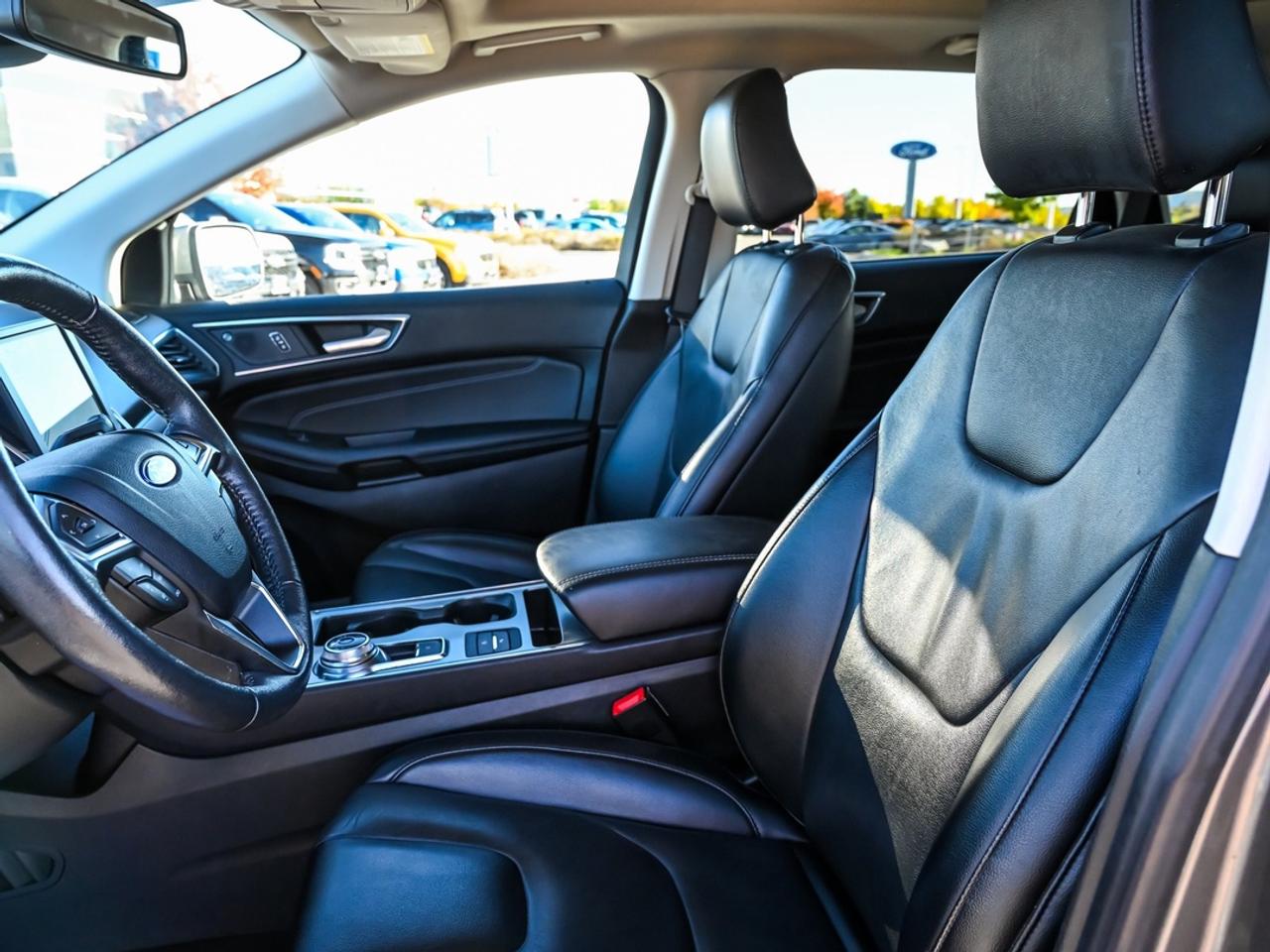 2022 Ford Edge Titanium Photo