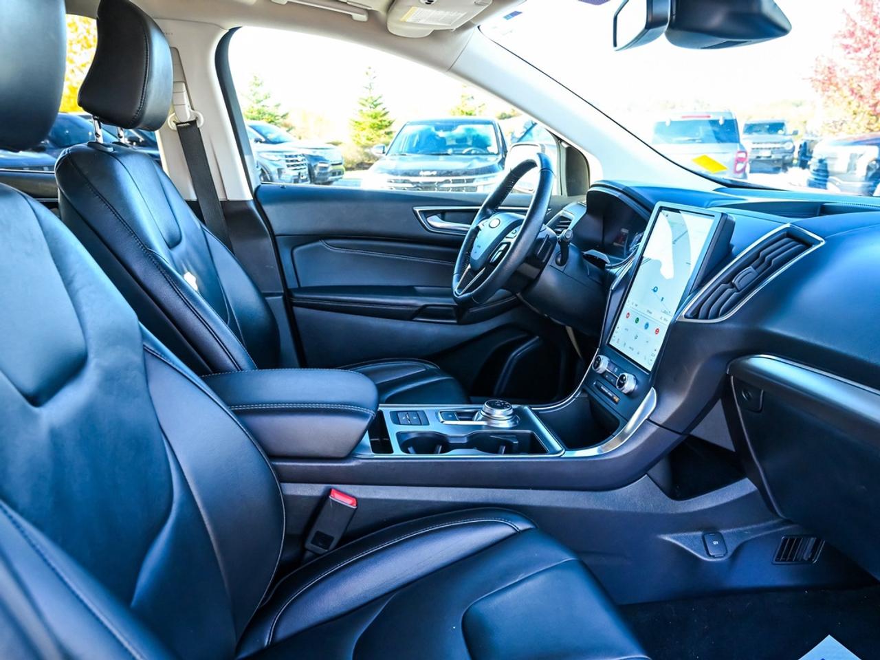 2022 Ford Edge Titanium Photo